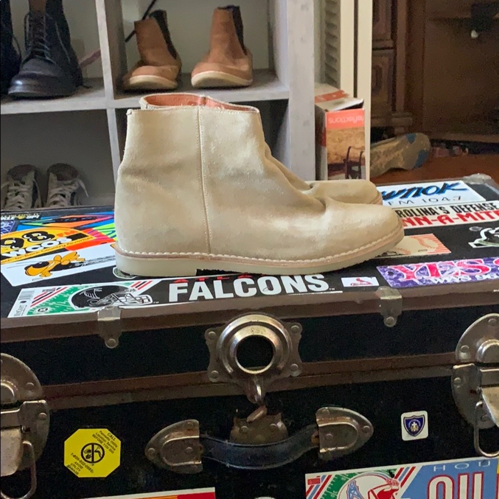 Men’s suede tan Chelsea boots